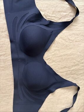 Seamless one Black and one beige Sculpting T-Shirt Bras - Women Intimates